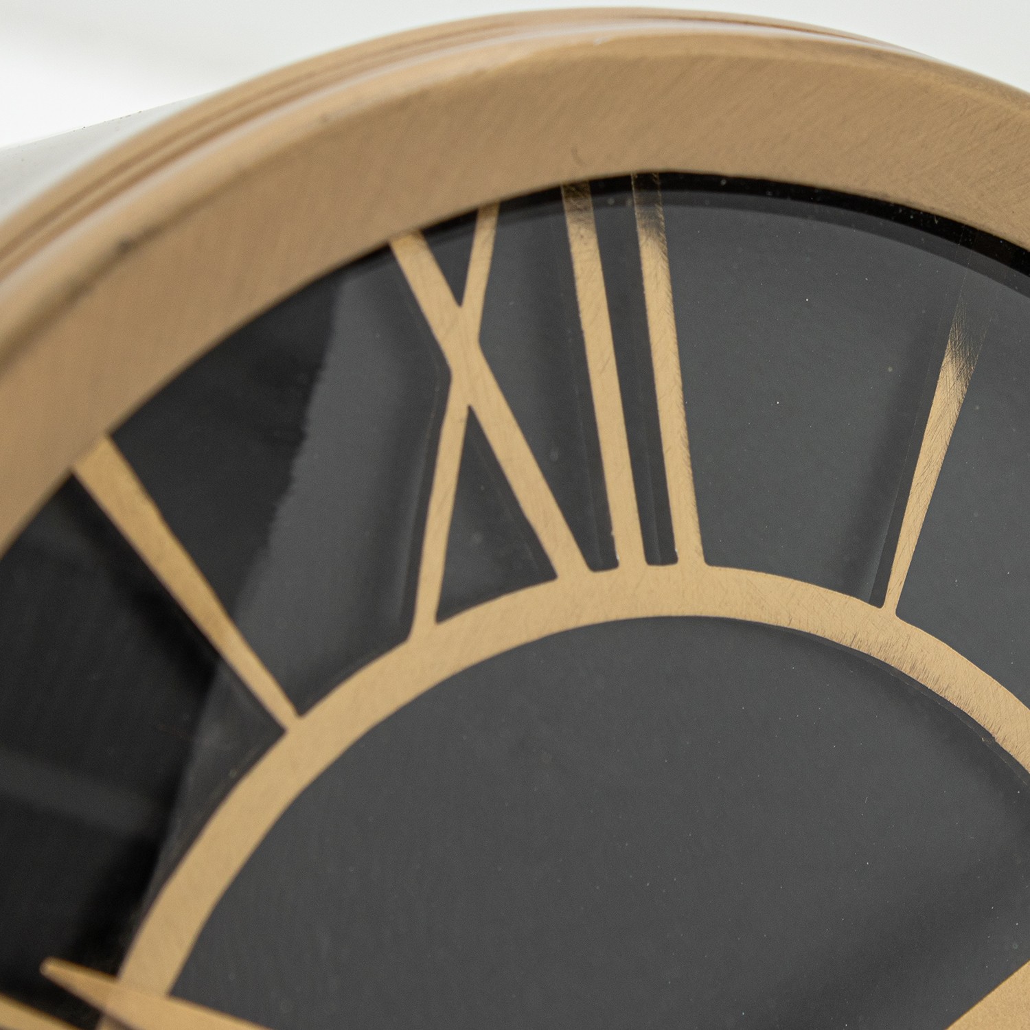 Часы настольные черные на подставке Часы настольные черные на подставке