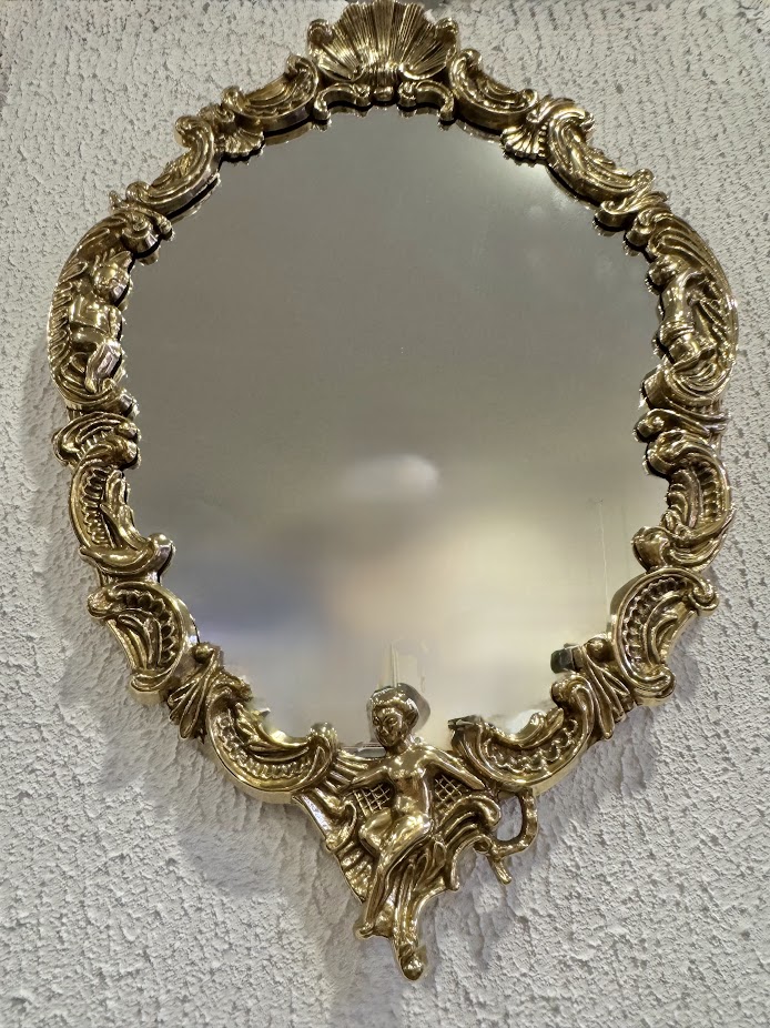 Зеркало настенное из латуни