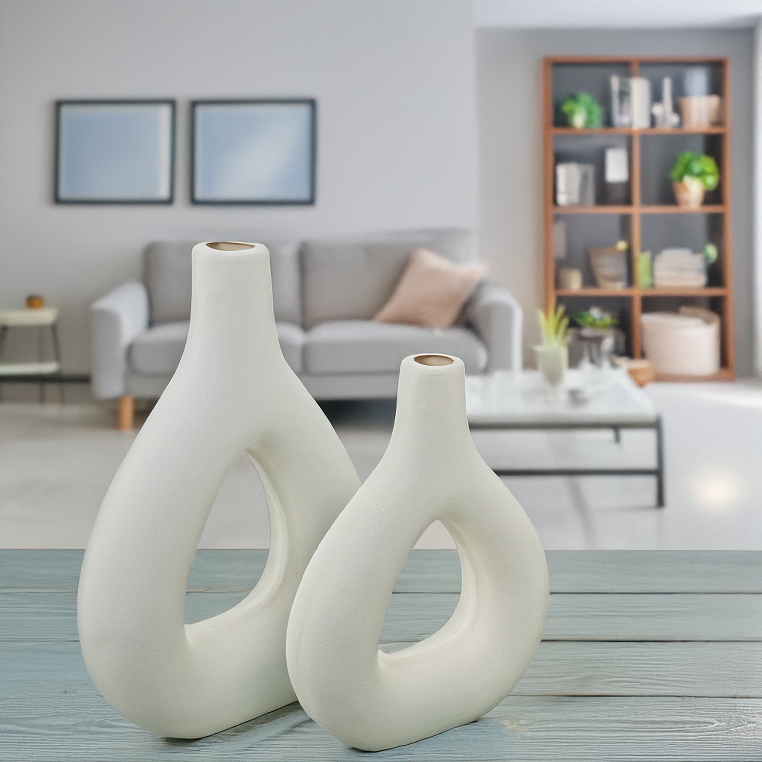 Ваза декоративная белая с отверстием малая