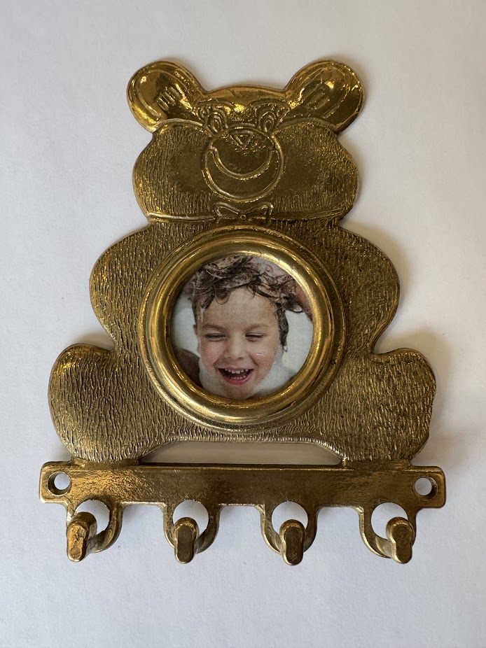 Вешалка с фоторамкой латунная Мишка
