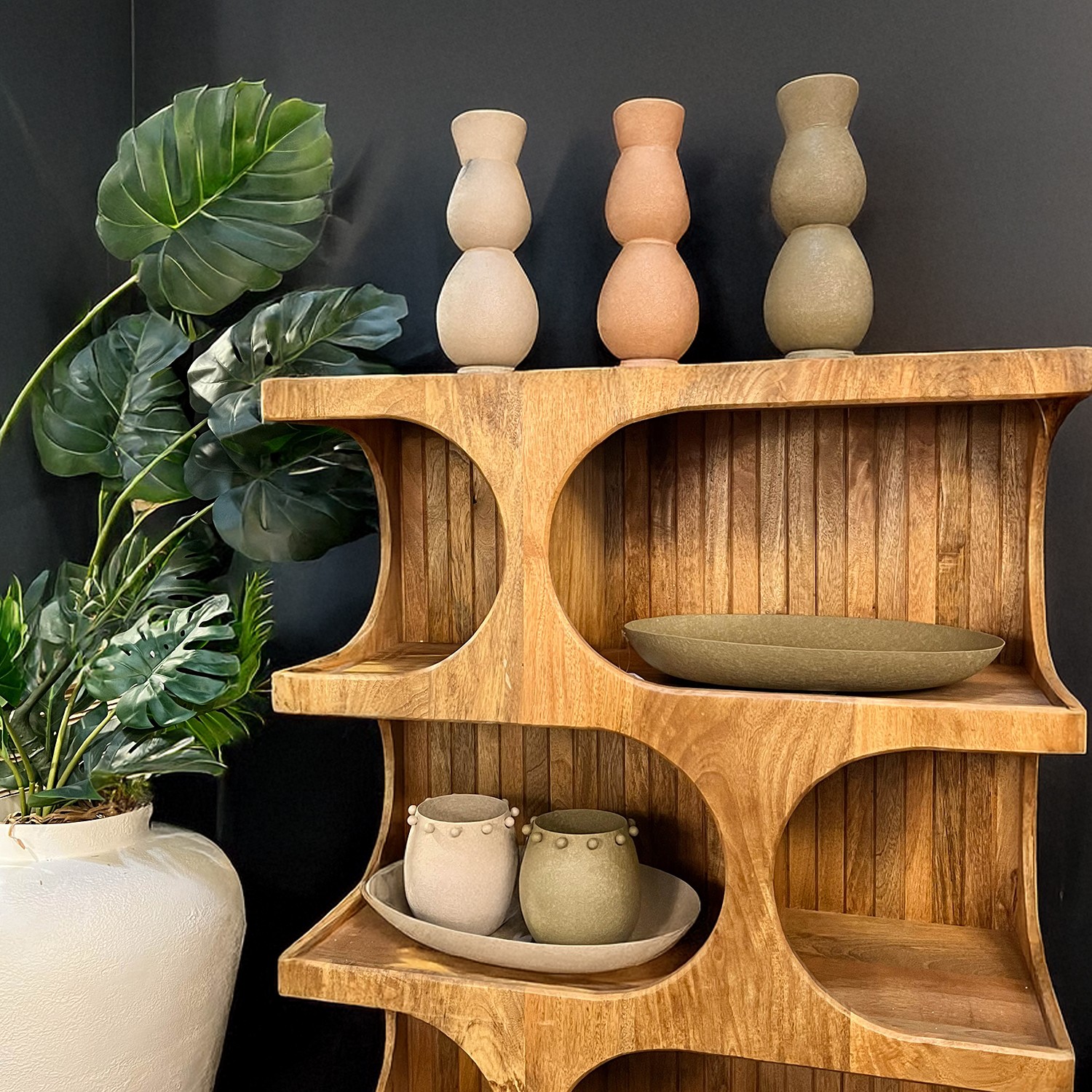 Ваза дизайнерская из металла с покрытием