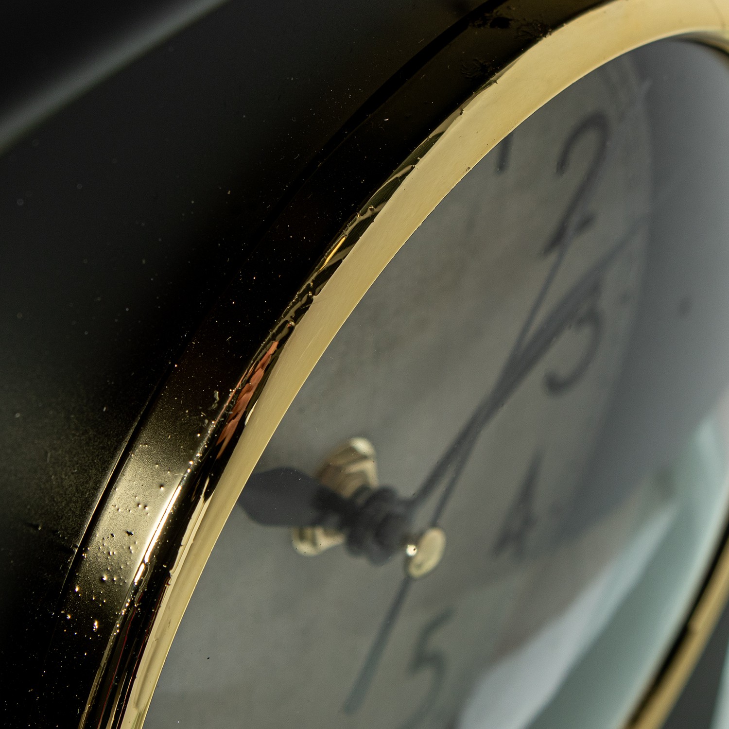 Часы настольные черные с золотом Часы настольные черные с золотом