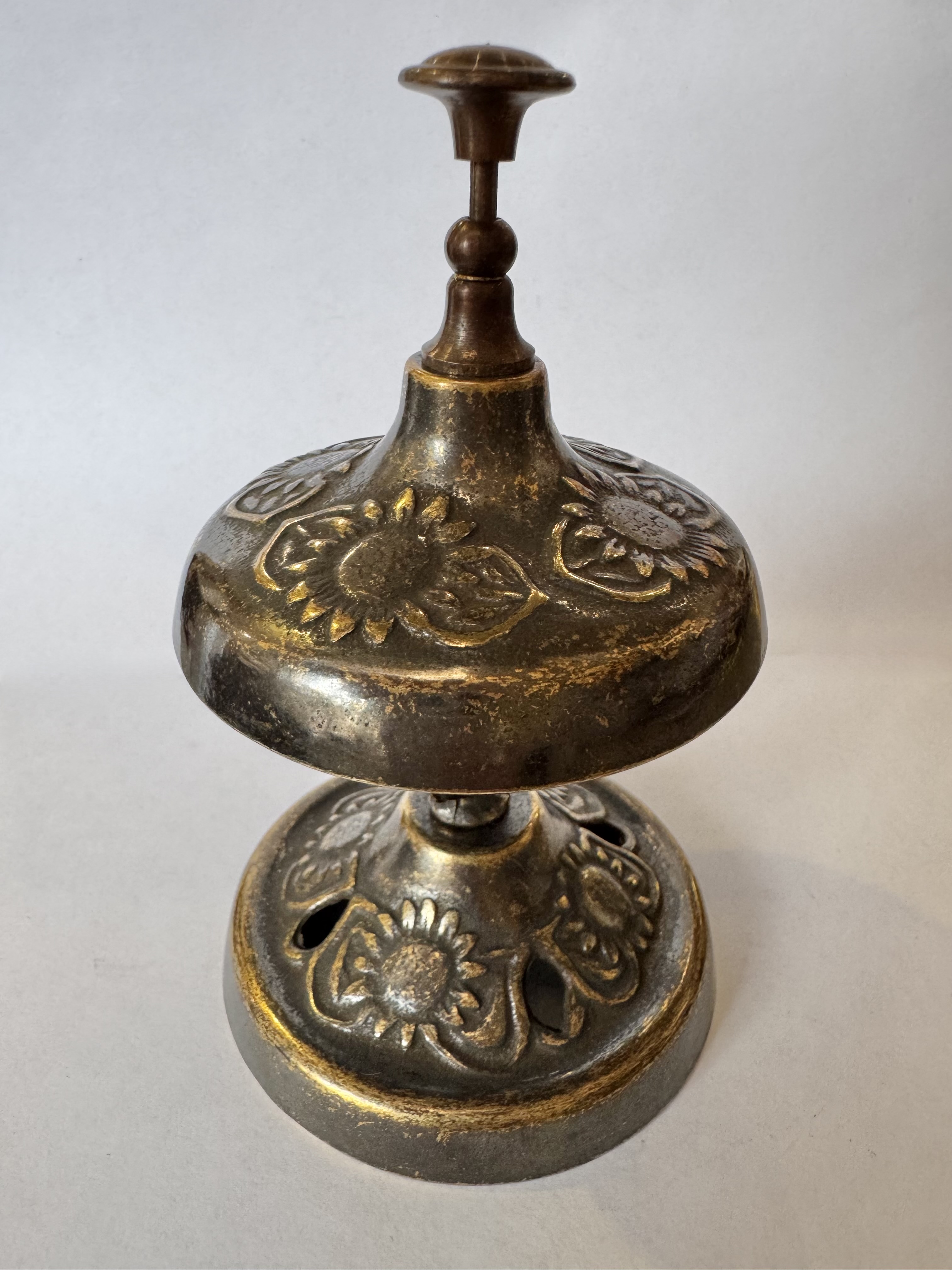 Колокольчик из латуни Отельный