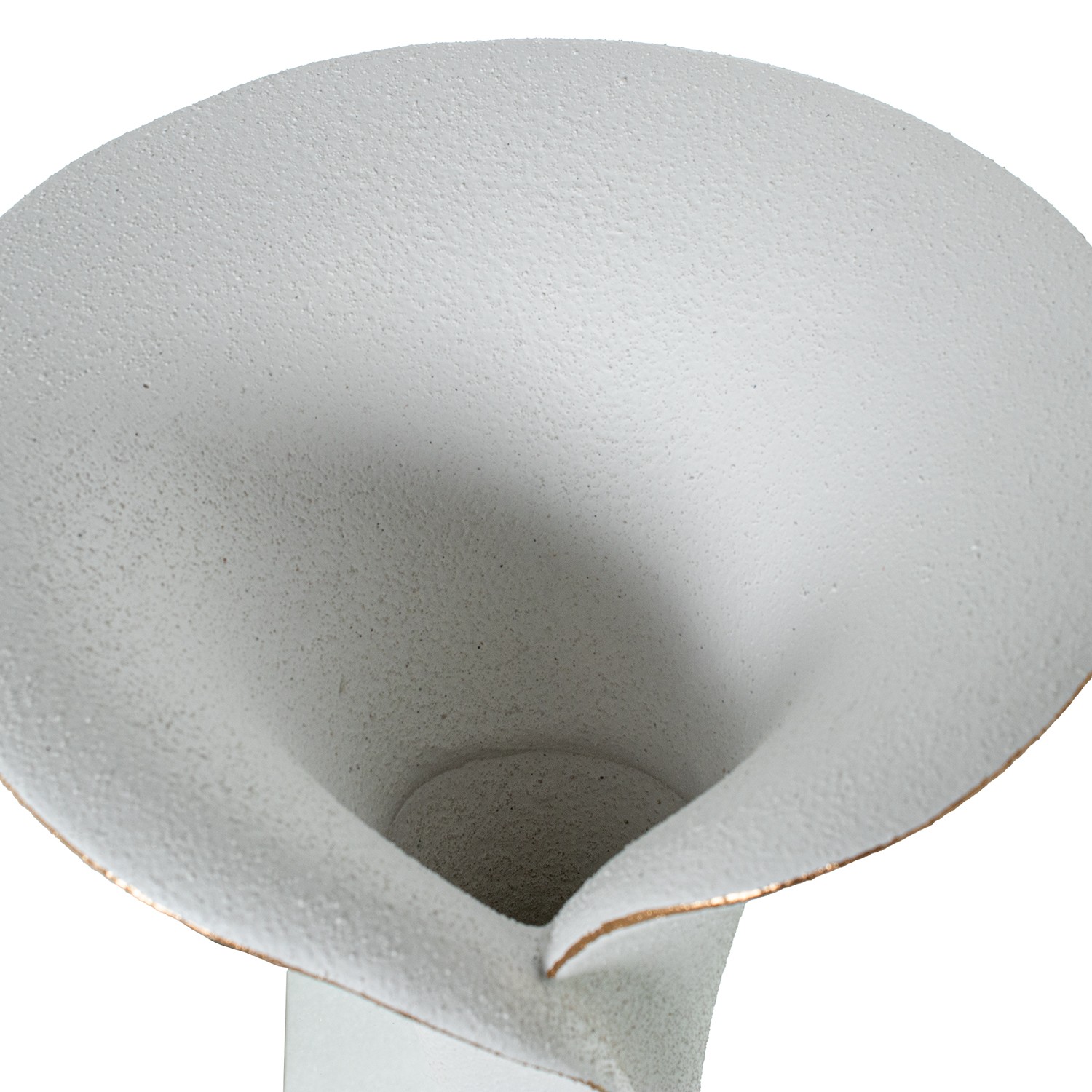 Ваза белая с золотой каймой Ваза белая с золотой каймой