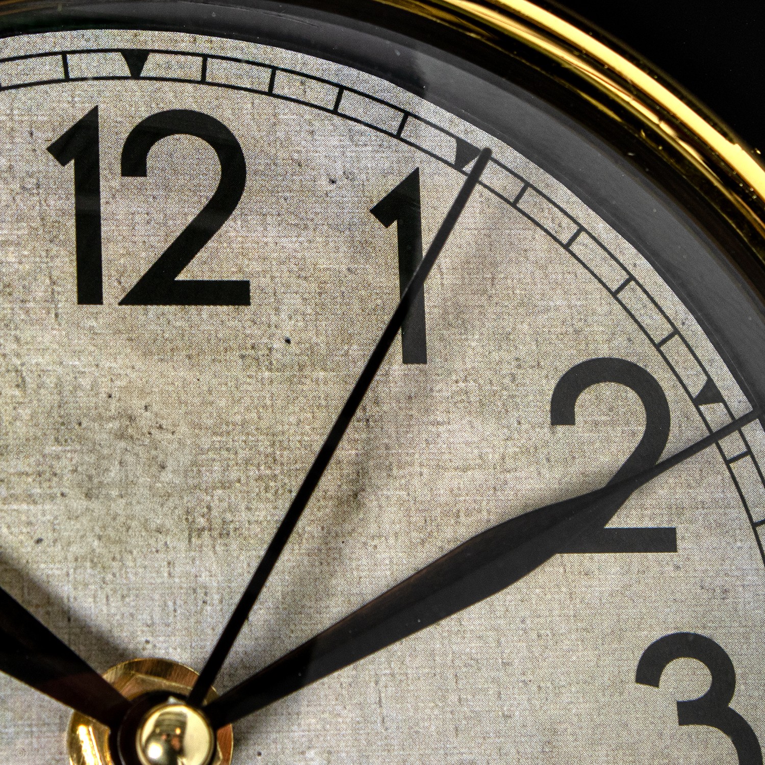 Часы настольные черные с золотом Часы настольные черные с золотом